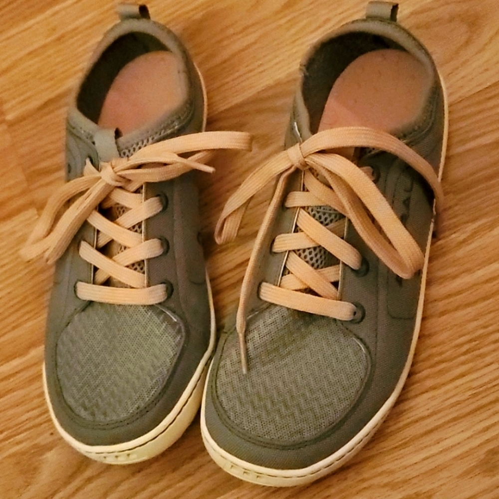 ASTRAL WOMENS SHOES SIZE 6